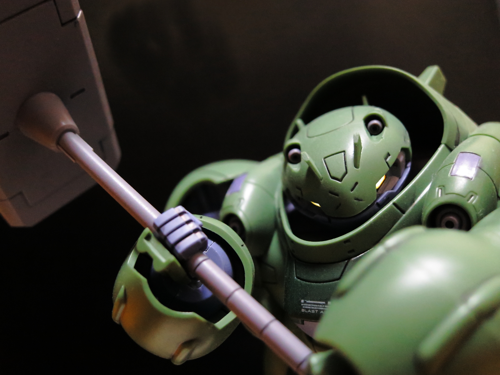 ジャック・デヴォラが巨大なスナックでメガ・キュリオソにデビュー。見て意見を言う