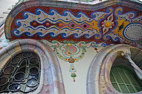 Casa Comalat: Balcony and Windows