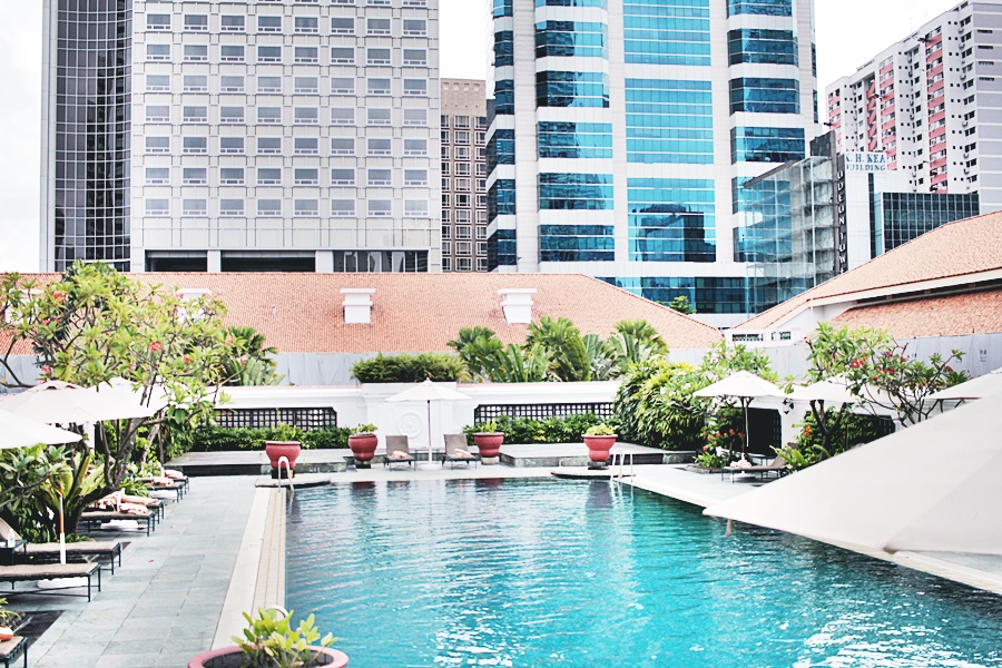 hotel luxury pool