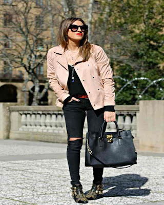 outfit con blazer palo de rosa juvenil casual de moda