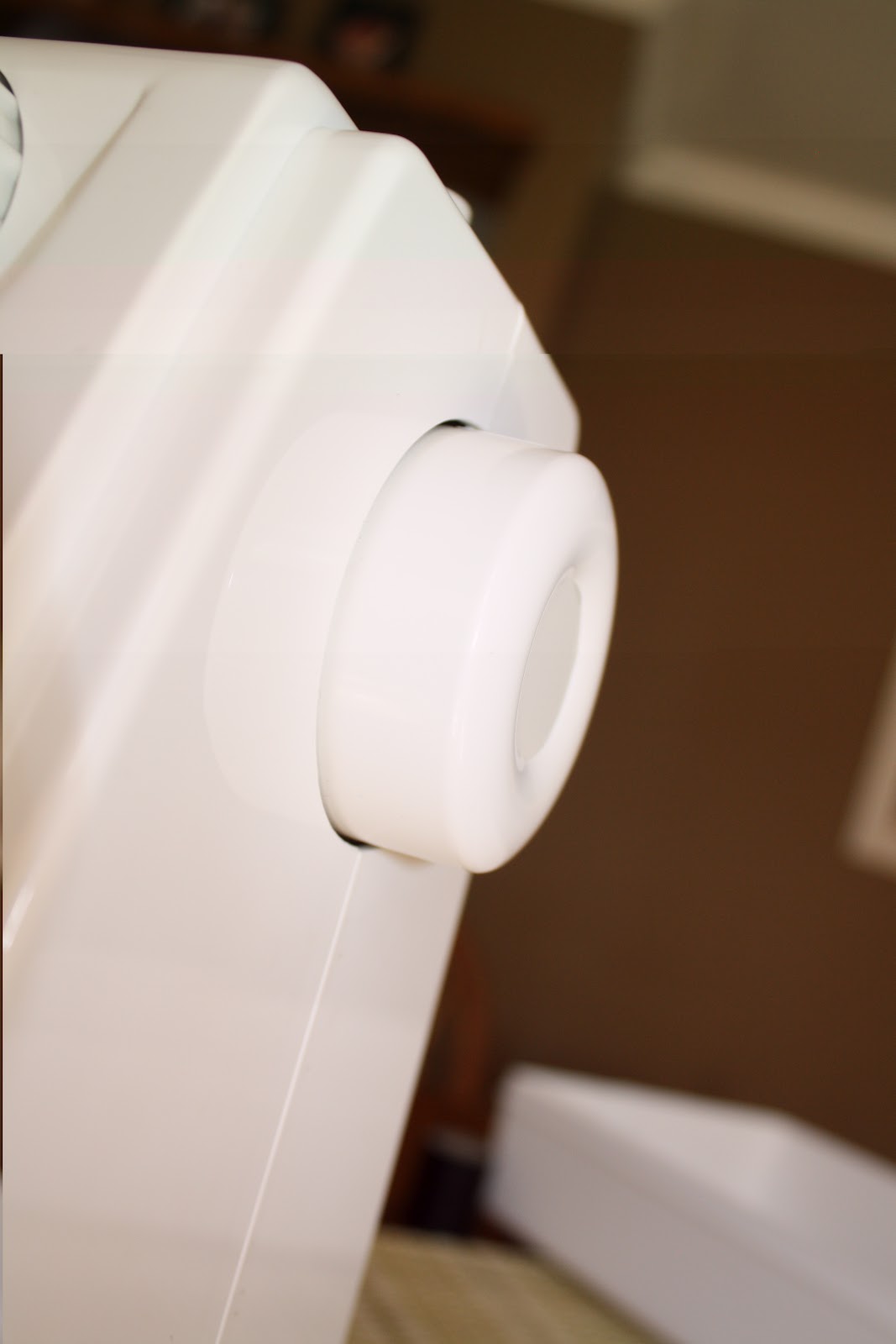 Crafty Momma: Sewing - How to thread a sewing machine