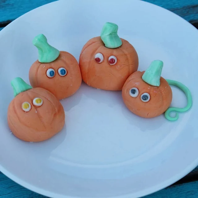 DIY Edible Googly Eyes!