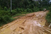 Miris, 2 Desa di Kecamatan Tebo Terisolir Akibat Jalan Rusak Parah 