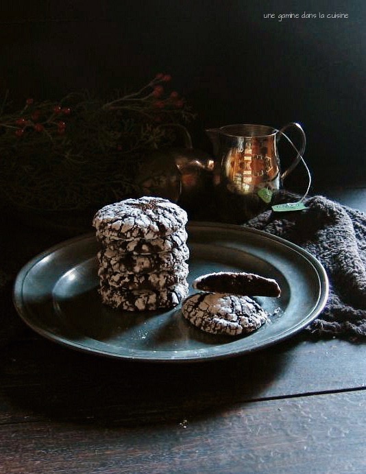 dark chocolate ginger molasses crackle cookies | une gamine dans la cuisine
