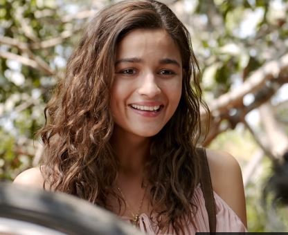 Alia Bhatt Looks, Images & Wallpapers From Dear Zindagi Movie