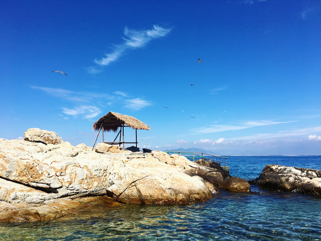 Đảo Hòn Nội với bãi tắm đôi một bên nóng, một bên lạnh hot nhất Nha Trang