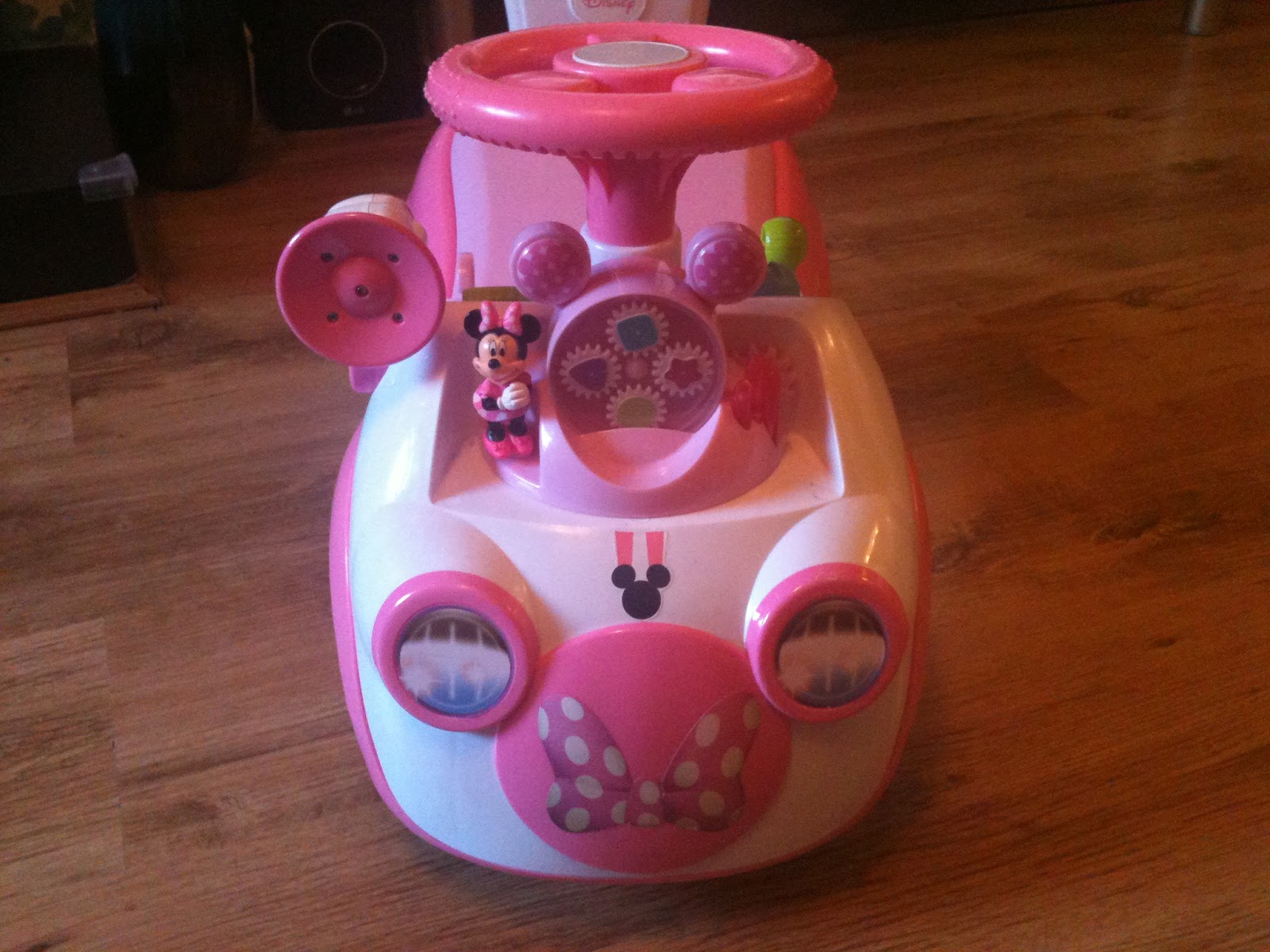 Life with Liv: Disney Minnie Mouse ride on