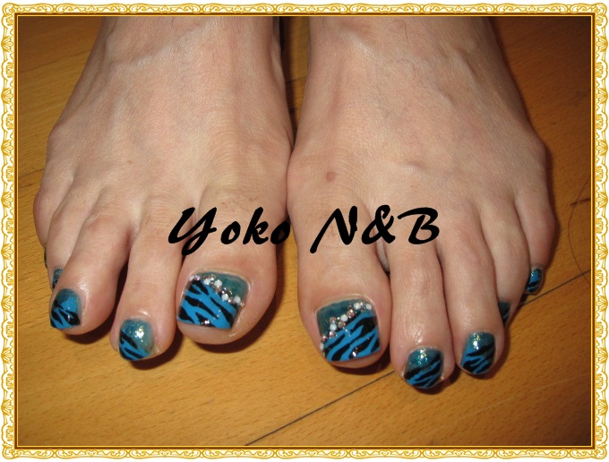 ゼブラ柄ペディ 【随時更新】2013年夏の足元を流行でオシャレに！フットネイル特集【ペディキュア】 NAVER まとめ