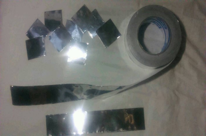 Proses pemasangan insulasi suara pada ruang akomodasi kapal