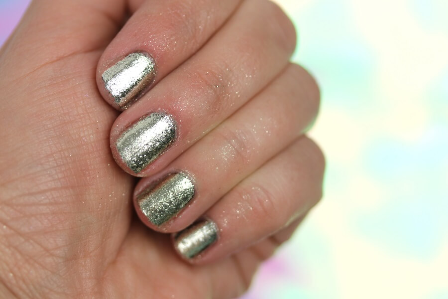 Glam & Shine Beautyblog essence Metal Shock Nail Powder mit Tragebildern