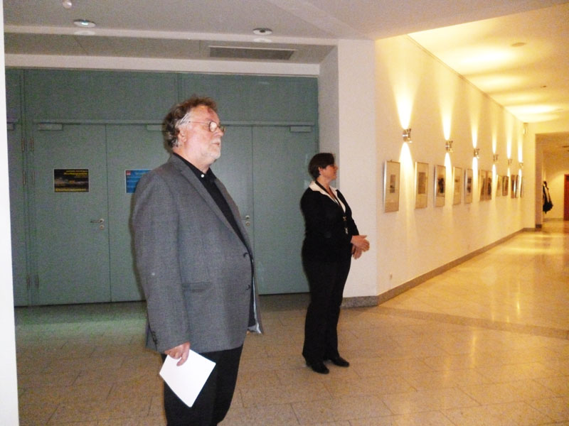 Sol Id Lichtinstallation Projiziert Portraits Durch Die Sonne An