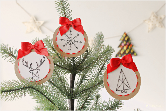 como-hacer-adornos-navidad-carton-reciclado-lana-diy-redondos-lazo