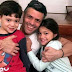 La primera foto de Leopoldo López junto a sus hijos tras su liberación