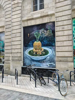 What to see in Bordeaux: carrot in soup street art