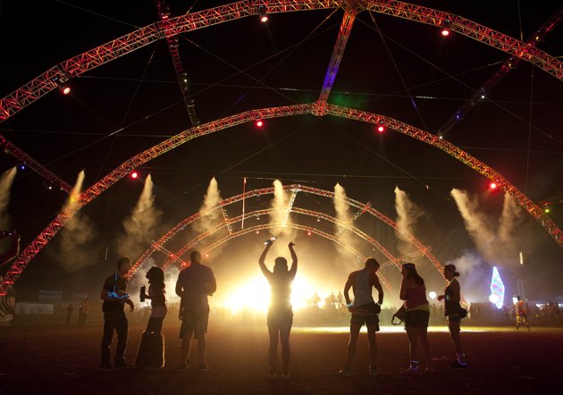 world upadates...: world's largest rave party (some great photos)