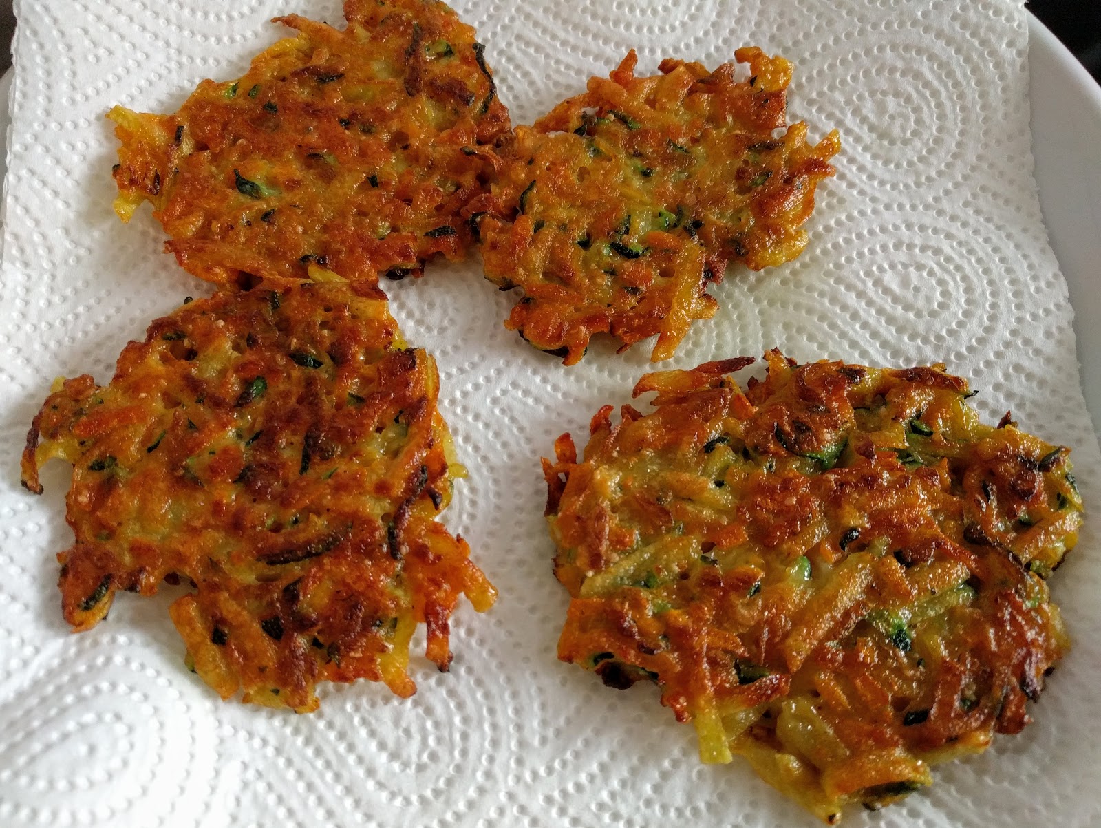 - Kartoffel-Möhren-Zucchinipuffer