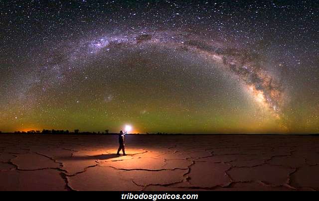 sozinho escuridão fim do mundo deserto noite estrelas