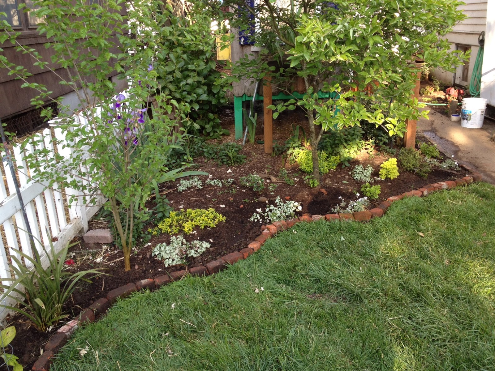 Brick Driveway Image: Brick Edge