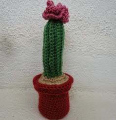 http://laboresdesiempre-lusi.blogspot.com.es/2012/11/cactus-con-flor-grande.html