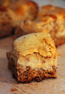 banana bread cheesecake bars