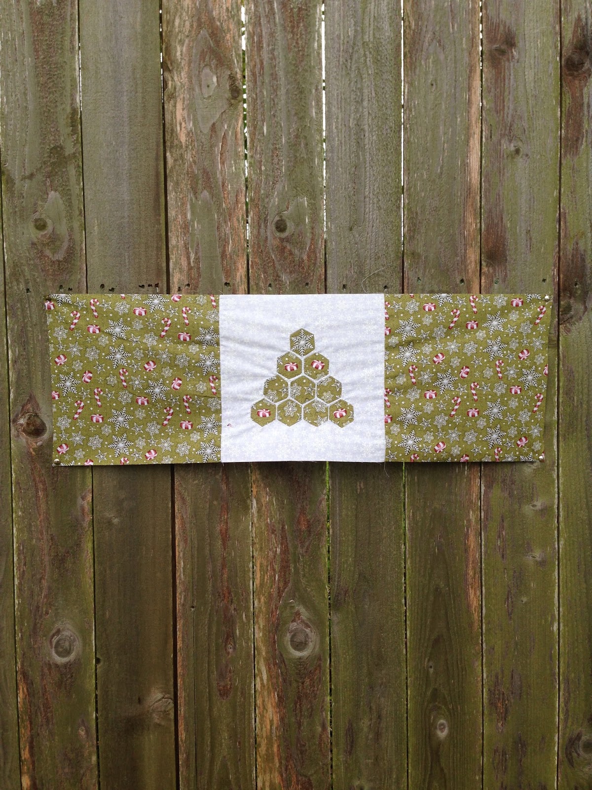 Quiltsmart Printed Interfacing Hexagon Christmas Tree Table Topper A