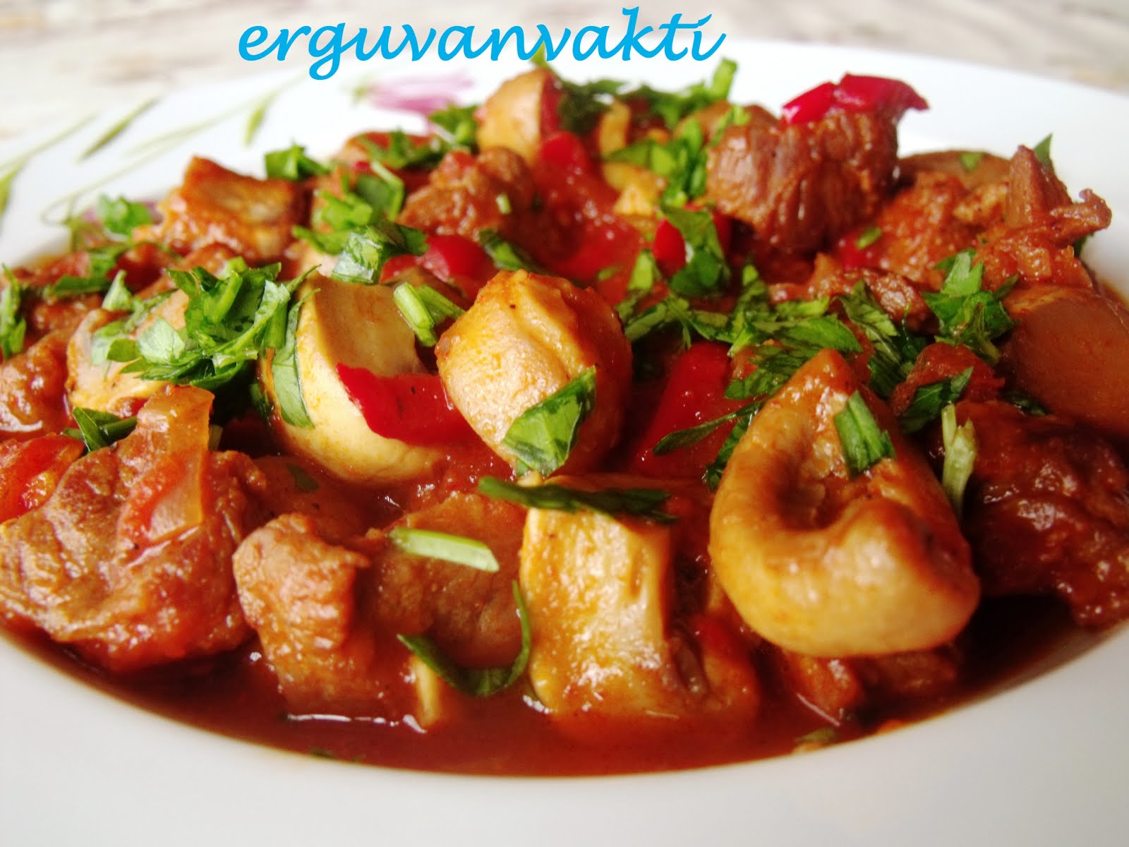 ERGUVAN VAKTİ MANTARLI ET SOTE