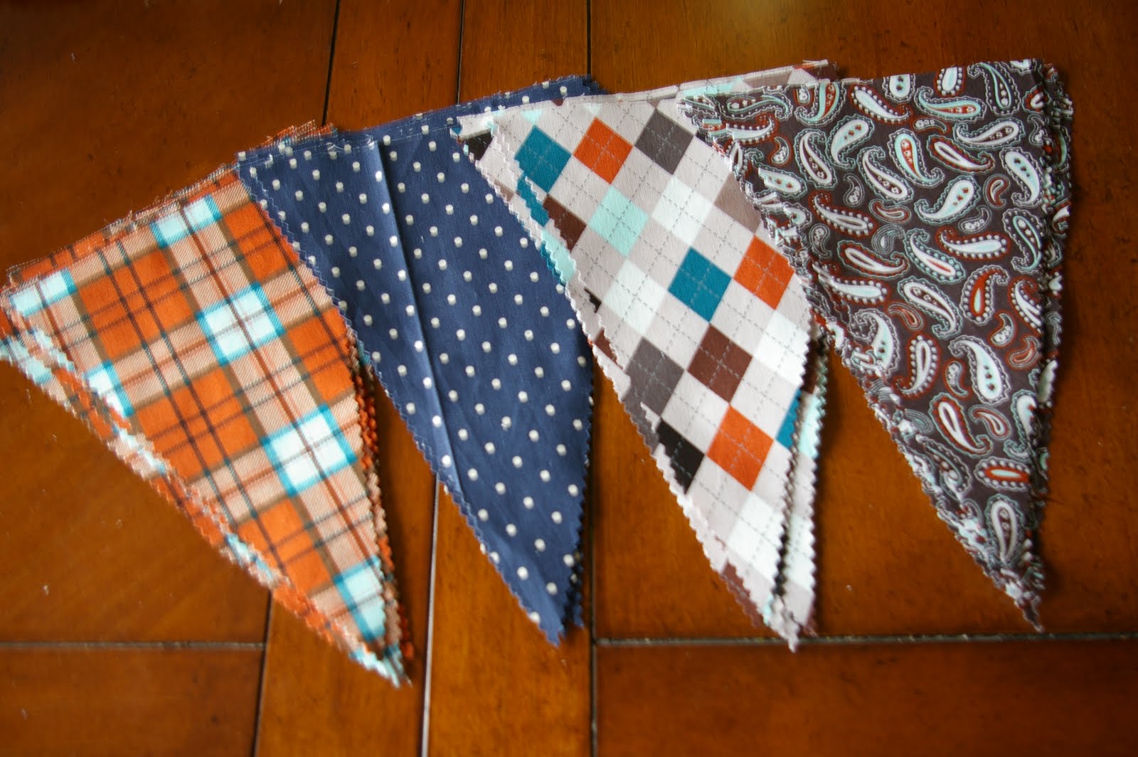 little lulu's nest no sew fabric pennant banner tutorial