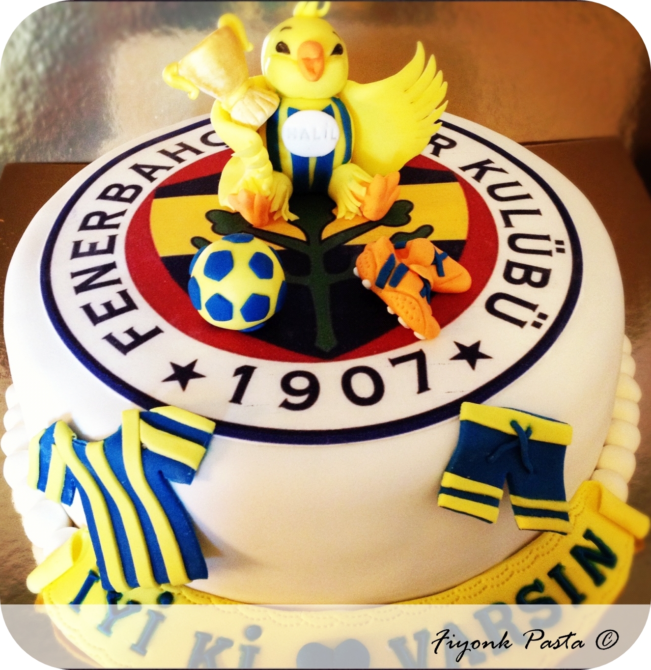 Fiyonk Pastaİstanbul Butik Pasta FENERBAHÇE PASTASI