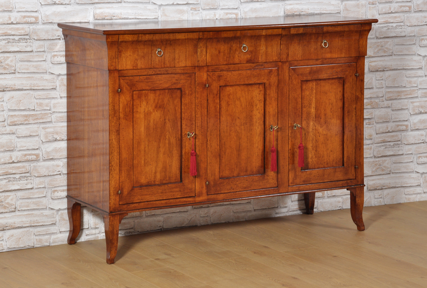 Credenza 3 ante 3 cassetti sagomati prodotta su misura in legno