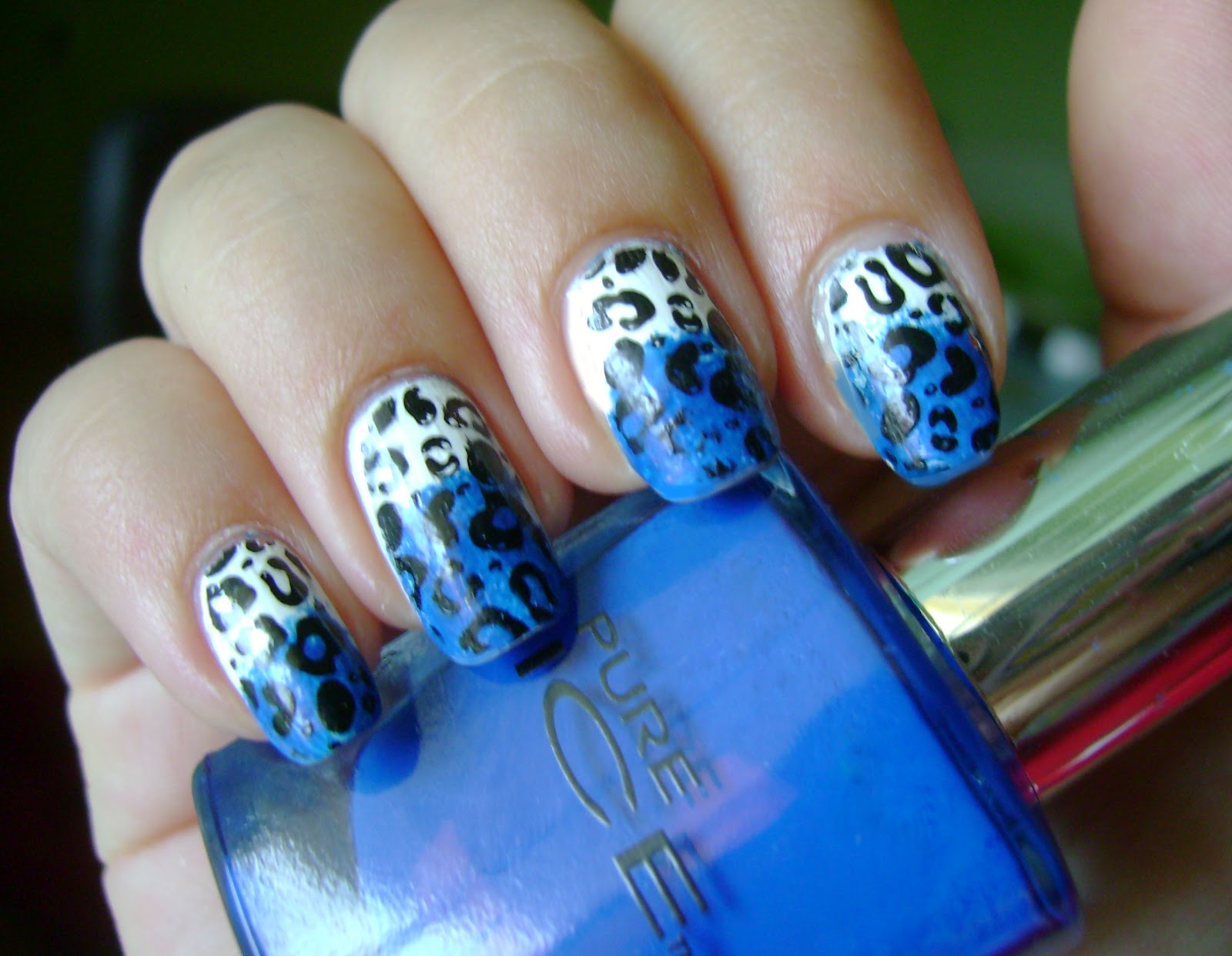 Konad Addict: Blue leopard nails