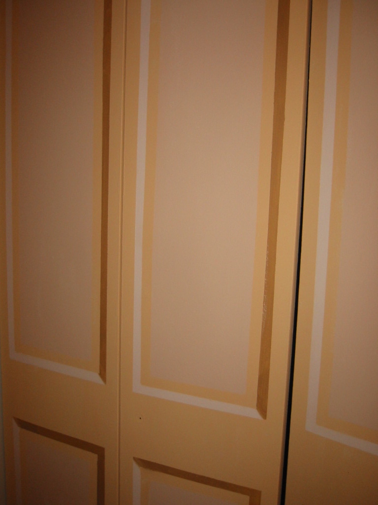 SheShe, The Home Magician Trompe l'oeil on a Thursday Bifold Door Makeover