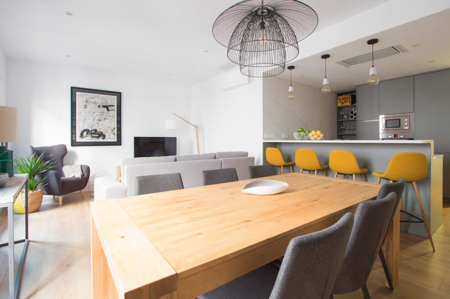 Hogar elegante con madera en Madrid