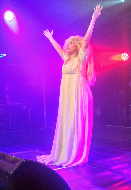 ABDULKARIM MUSA'S BLOG: 18+ Lady Gaga performs completely 'naked' at