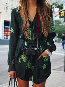 http://it.shein.com/Dark-Green-Long-Sleeve-Floral-Pockets-Dress-p-234119-cat-1727.html?aff_id=1671