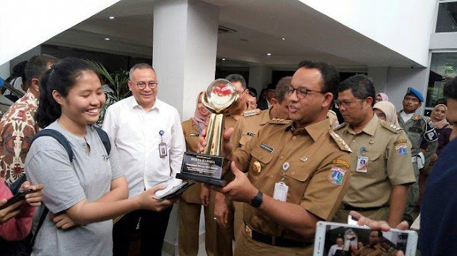 Gubernur Anies Kembali Raih Penghargaan Reksa Bahasa dari Kemendikbud Gubernur Anies Kembali Raih Penghargaan Reksa Bahasa dari Kemendikbud