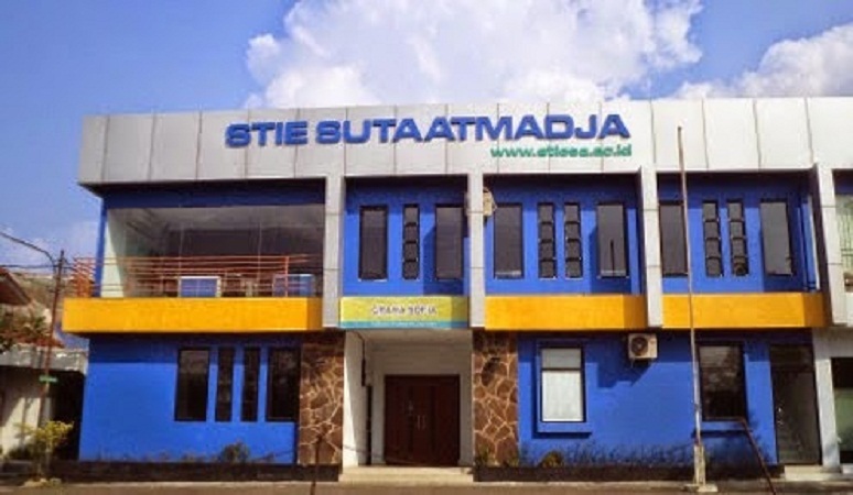 Gedung STIE Sutaatmadja.
