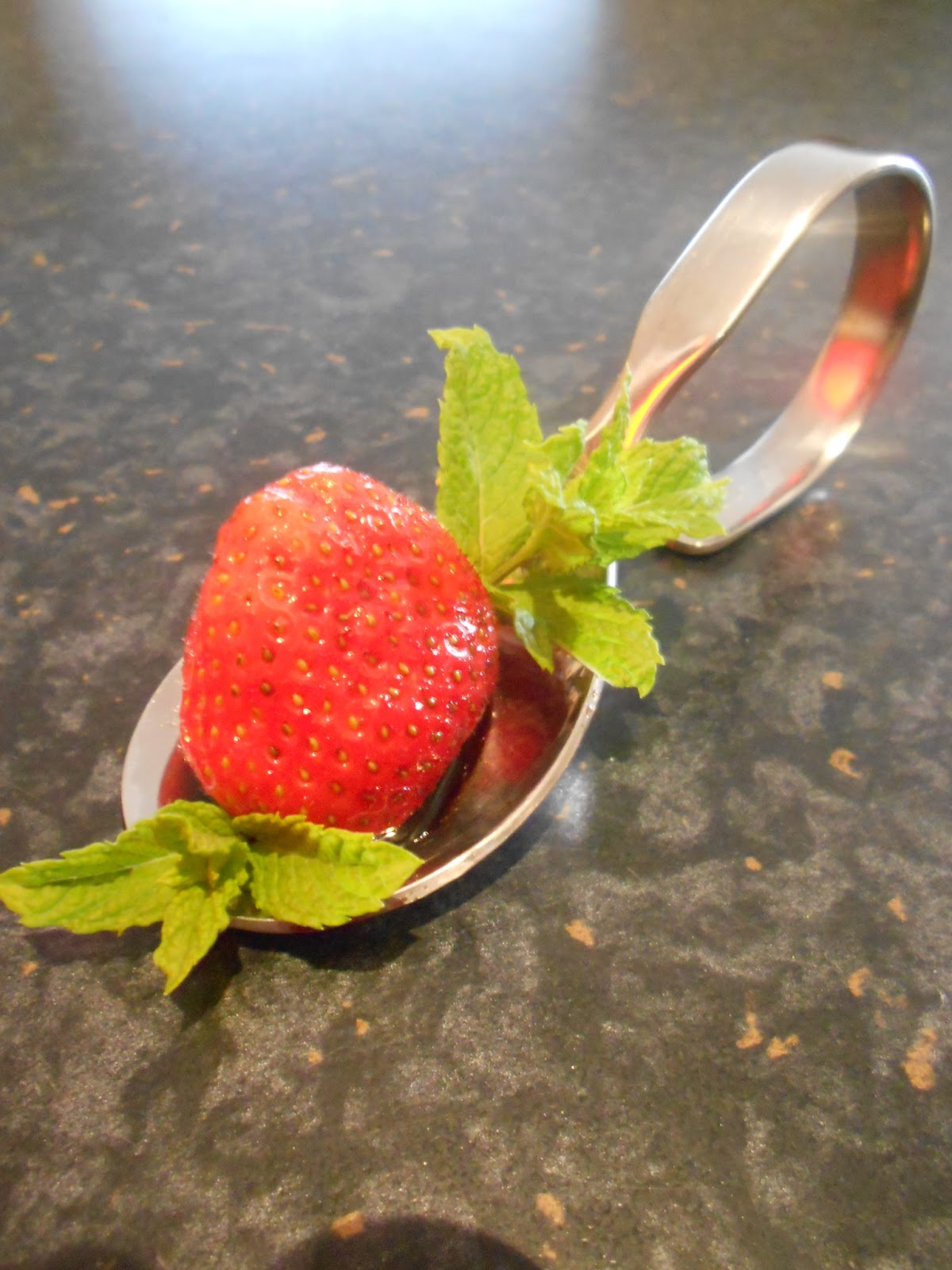 Verboten gut ⚠: Selbstgemachter Erdbeer ~ Balsamico ~ Balsam