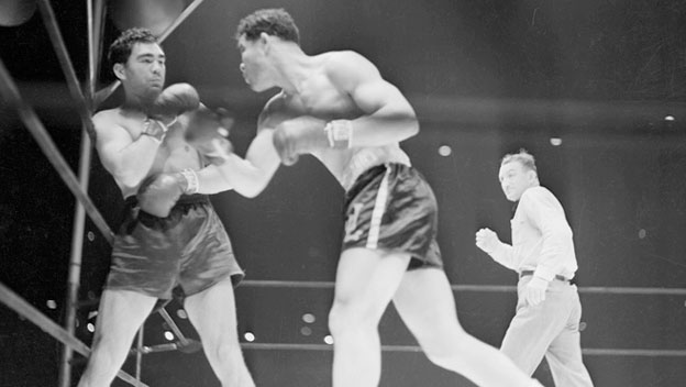 Joe Louis gloves from 1936 loss go to Smithsonian