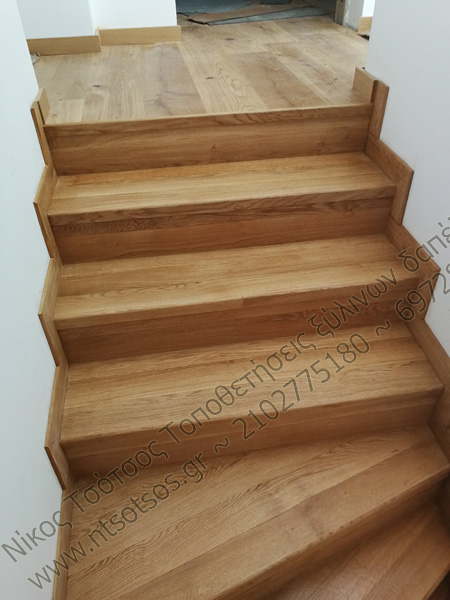 επένδυση σκάλας με ξυλεία δρυός