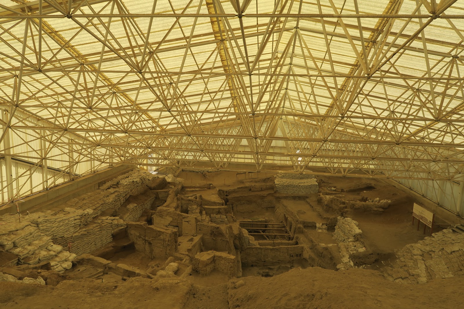 トルコの新石器時代の遺跡チャタルホユックと公共考古学 Catalhoyuk