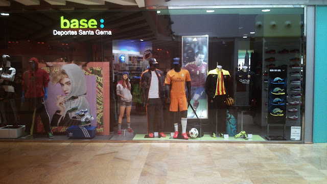 y Marketing en el Punto de Movimiento Base. escaparate la mejor publicidad del establecimiento.