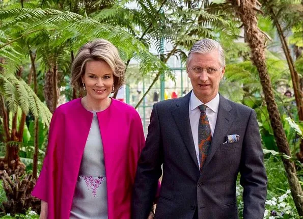 Queen Mathilde wore Dries Van Noten coat from Spring Summer 2016 collection and she carried a specially designed clutch in the same colours.