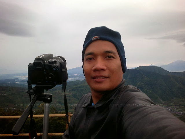 Berjuang naik hanya untuk motret dan menikmati hidup, lalu turun hahaha ... Berjuang naik hanya untuk motret dan menikmati hidup, lalu turun hahaha ...