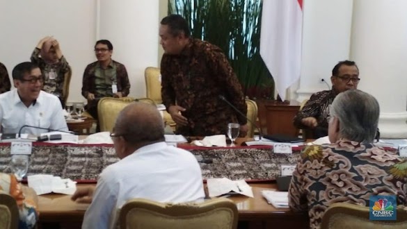 Jokowi Gelar Rapat Khusus karena Cadangan Devisa Sudah Anjlok Rp150 T Jokowi Gelar Rapat Khusus karena Cadangan Devisa Sudah Anjlok Rp150 T