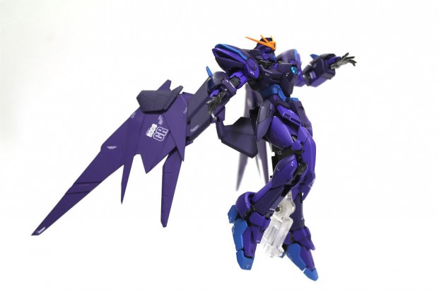 Custom Build: RG 1/144 Wing Gundam Zero Frozen Teardrop Black Wing