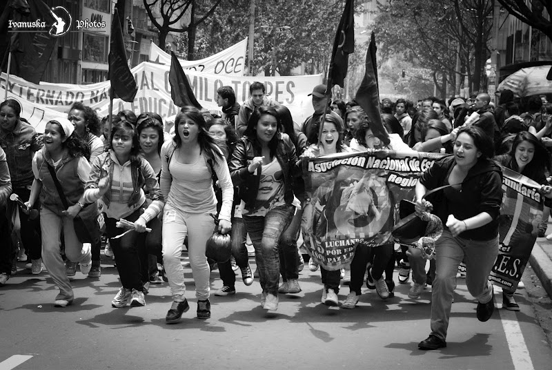 donne+e+femministe+(marcha+ley+30+7+4+2011+058+c)+b&n+lgtr+tit+dim