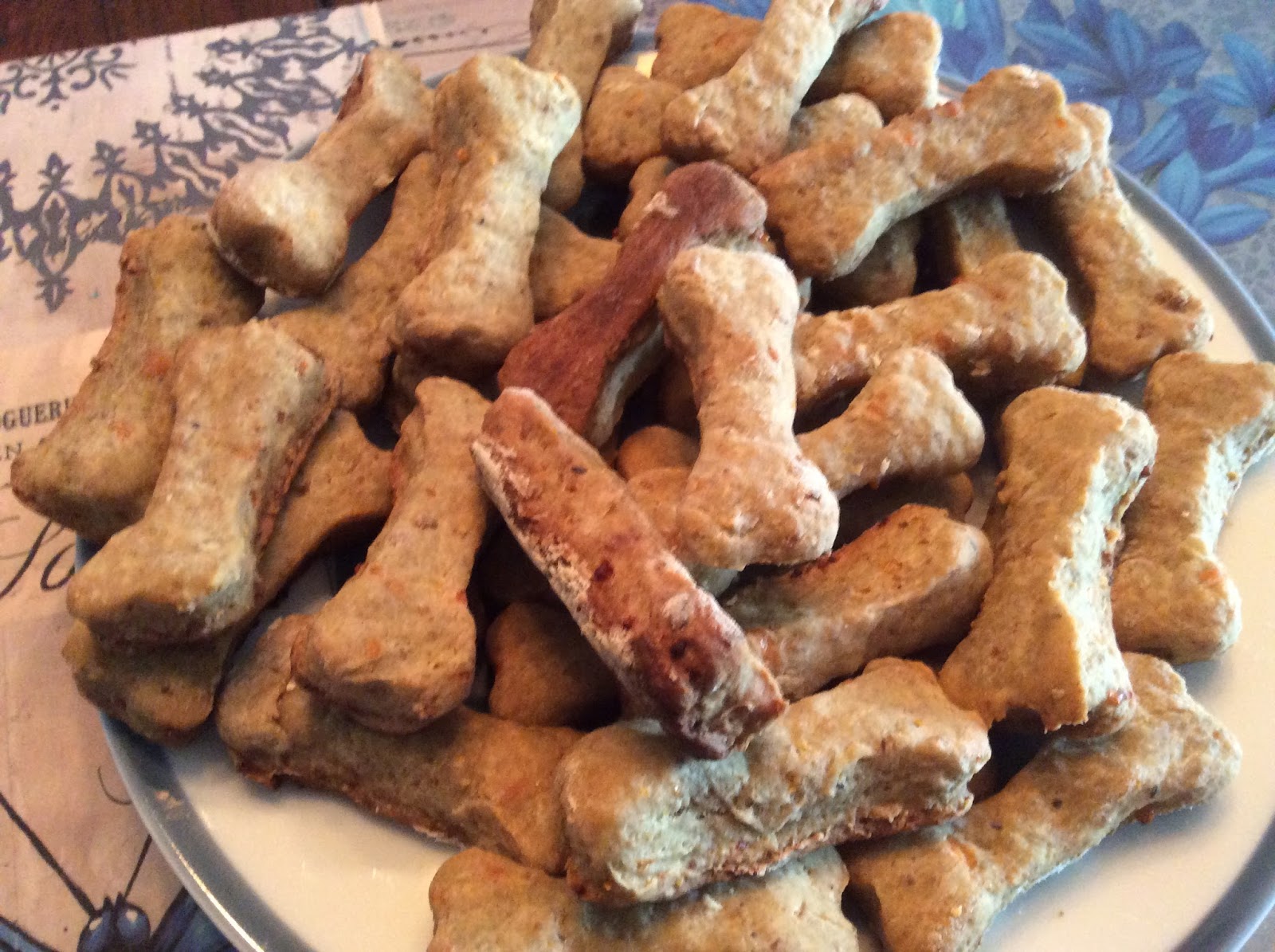 HOMEMADE PET TREATS AND RECIPES BEEF DOG BONES
