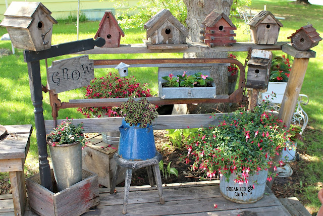 Collecting & Displaying Rustic Birdhouses #junkgarden #gardenjunk #fuchsias #coleus #waxbegonias #birdhouses