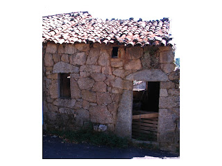 façade d'une maison ancienne à Aullène en Alta Rocca