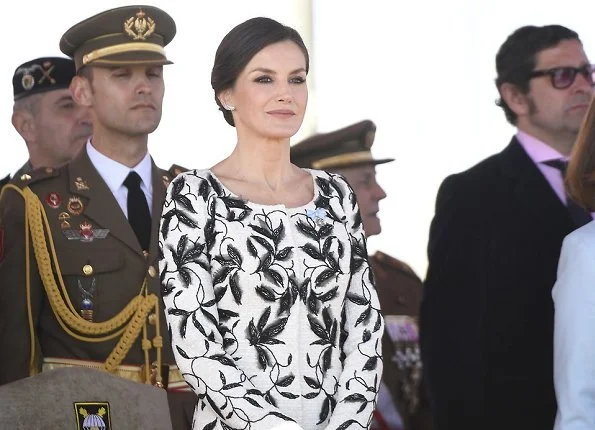 Queen is wearing her Felipe Varela dress. similar Oscar de la Renta dress